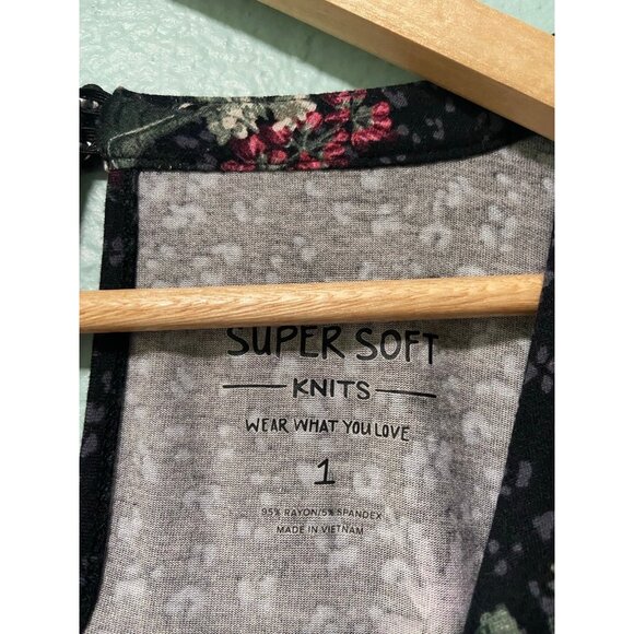 Torrid Women's Plus Size Dark Grey Black Floral Tunic Top Shirt Size 1x - Picture 6 of 8